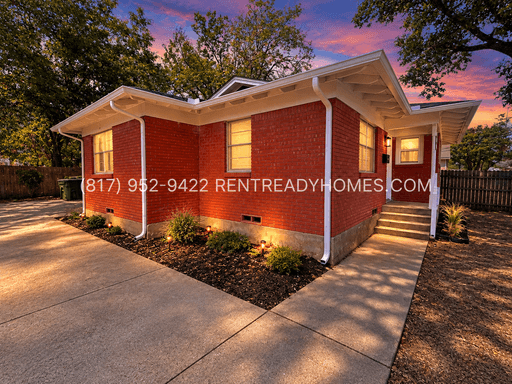 806 N Center St, Arlington, TX
