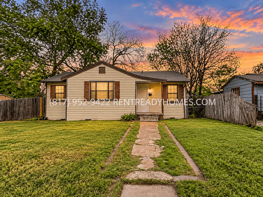 818 NE 17th St, Grand Prairie, TX
