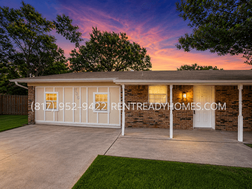 736 Cheltenham Dr, Everman, TX